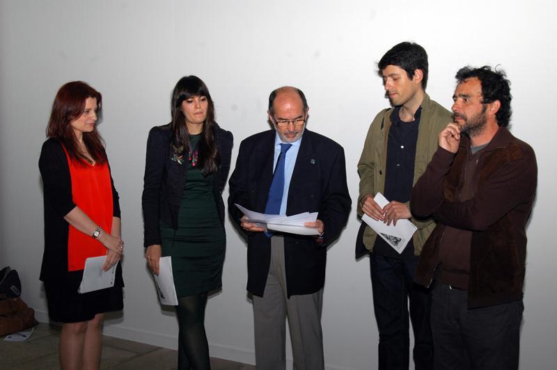 O artista Diego Santomé convida a reflexionar sobre o poder, a tensión e a memoria social nunha exposición en Fonseca