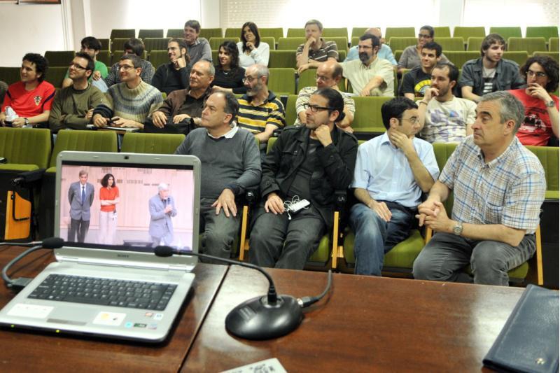 Máis cerca do bosón de Higgs
