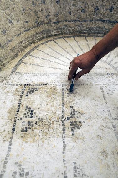 Unha mostra fotográfica en Fonseca busca rachar cos estereotipos das prácticas arqueolóxicas