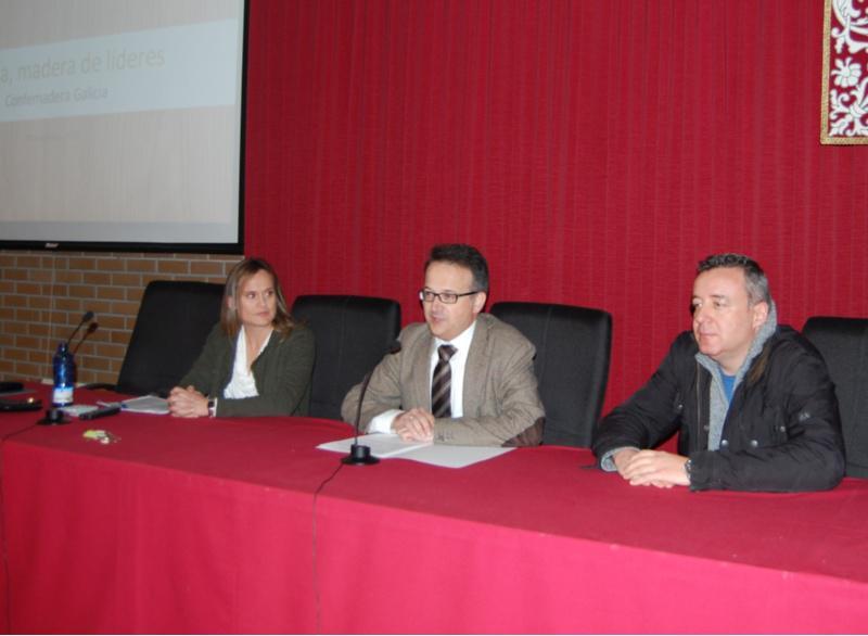 A secretaria xeral de Confemadera Galicia mostra na EPS de Lugo as potencialidades da industria galega da madeira 