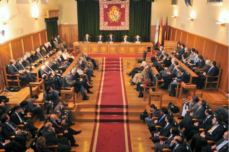 O presidente do Goberno de España impúxolle a Gran Cruz da Orde de Isabel a Católica a Gerardo Fernández Albor nun acto na USC