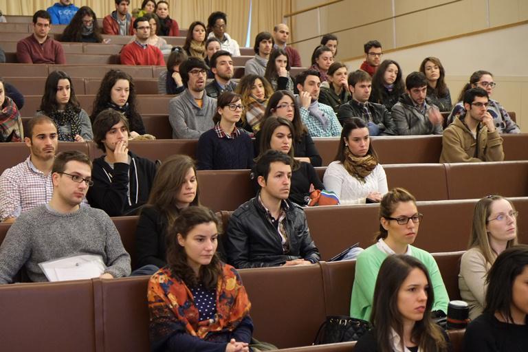 O persoal investigador en formación visibiliza a súa actividade nun encontro na USC