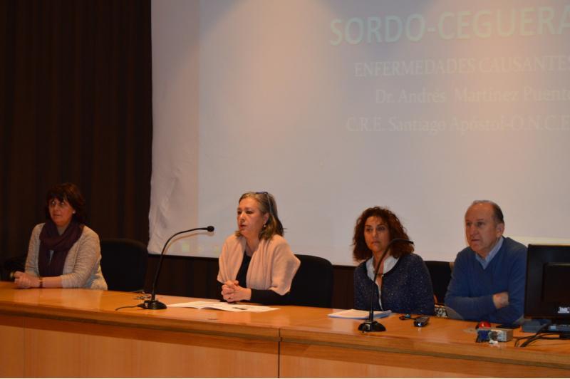 Profesionais da Once asesoran a a estudantes de Formación do Profesorado en atención educativa a nenos con sordocegueira
