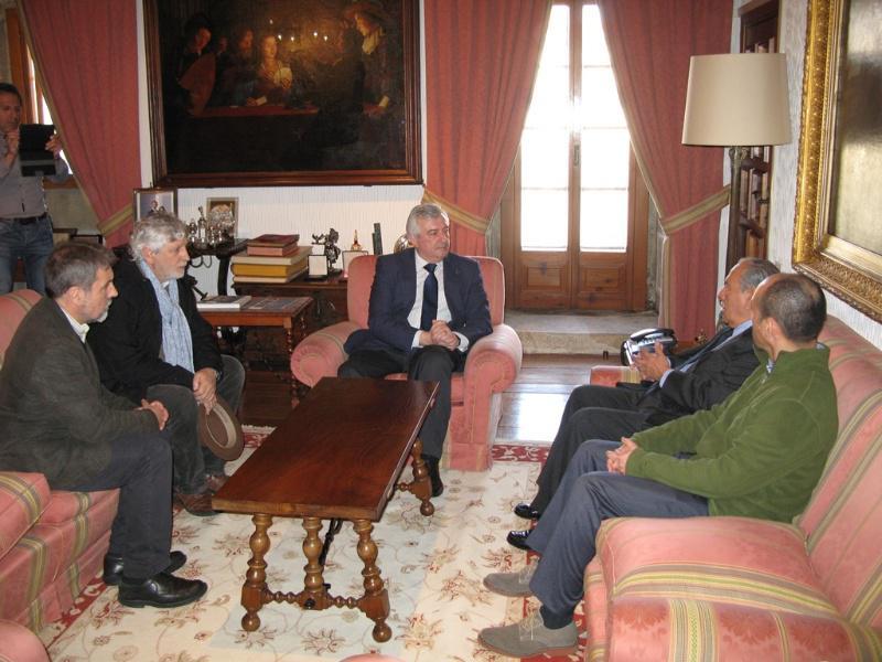 A USC e a Universidade Jaime Bausate y Meza asinan un protocolo de cooperación cultural, científica e pegagóxica