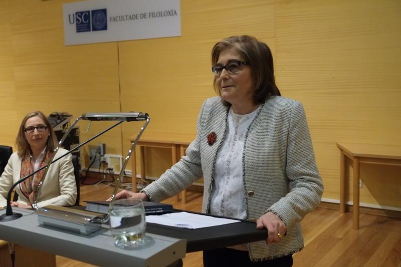A catedrática Isabel González Fernández recibe a homenaxe da Área de Italiano