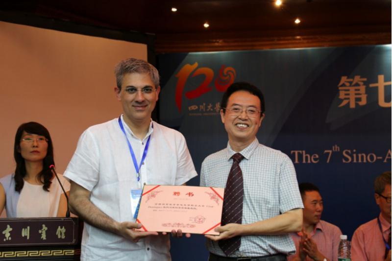 O profesor César Domínguez, nomeado catedrático honorario da Universidade chinesa de Sichuan