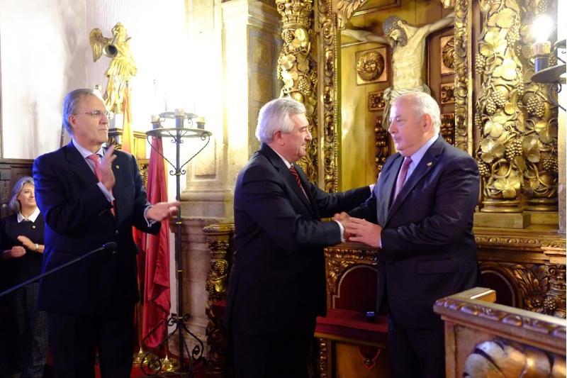 Miguel de la Calle Amaro recibiu a Insignia de Ouro da USC