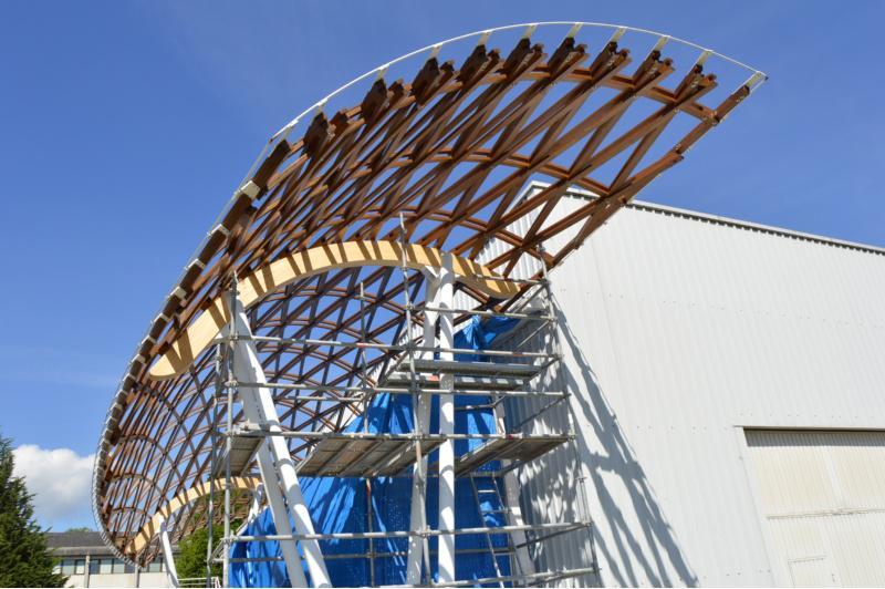 Pemade iza na Escola Politécnica Superior do Campus Terra a primeira 'gridshell' do mundo realizada con madeira de eucalipto  