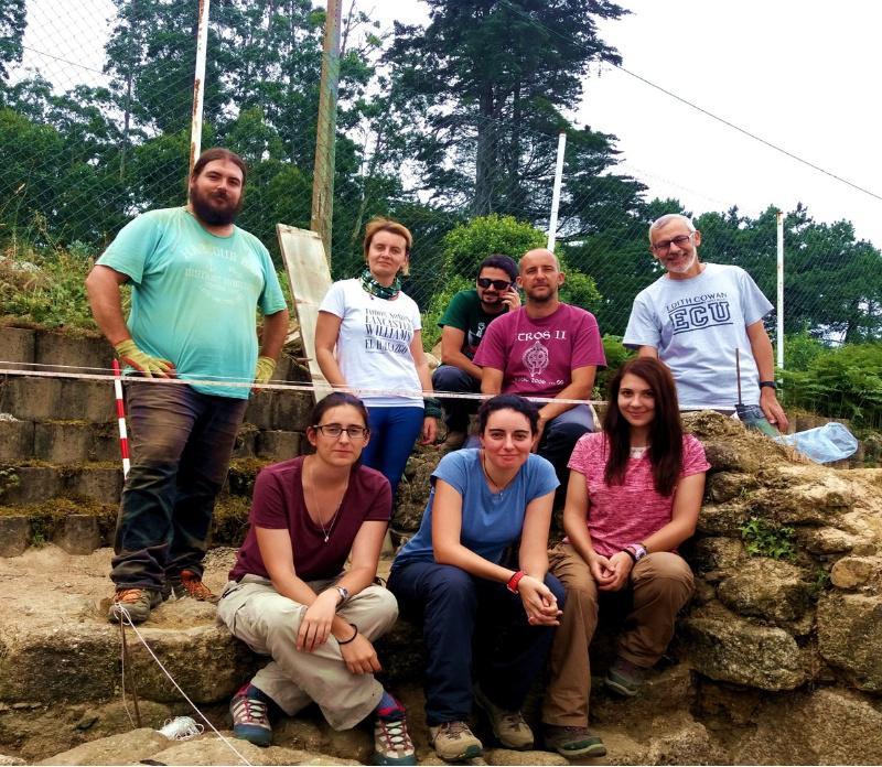 Investigadores de Vigo e Santiago descobren unha gran mostra de peixe de hai 1.700 anos e restos óseos de sete persoas en Adro Vello 