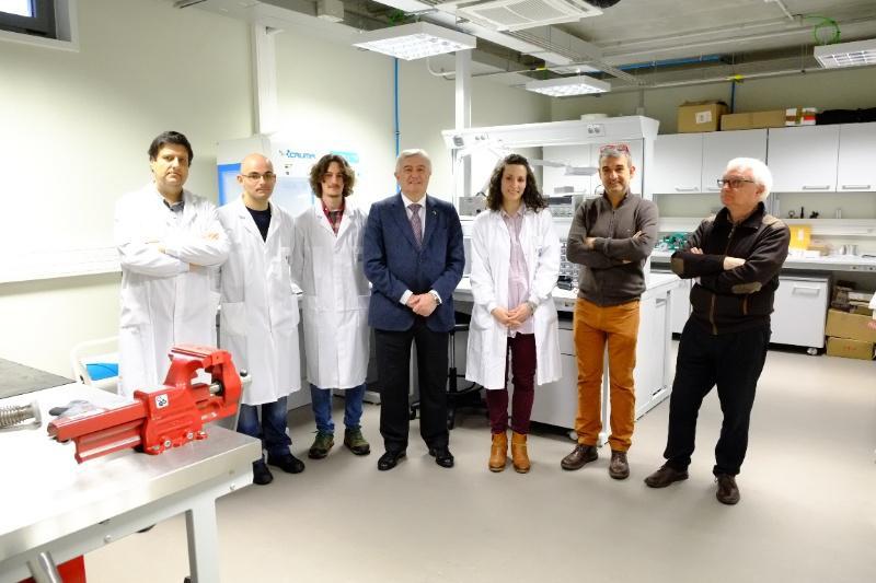 O reitor visitou o Laboratorio Láser de Aceleración e Aplicacións da USC, unha instalación singular en España