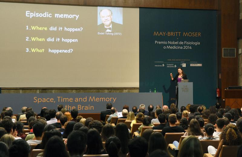 A Premio Nobel de Medicina May-Britt Moser compartiu a súa experiencia nun ateigado auditorio universitario