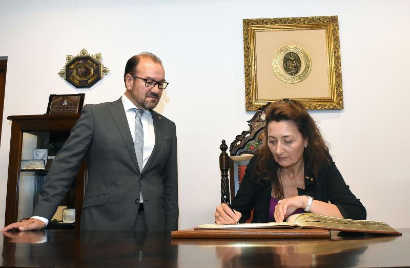 A Premio Nobel de Medicina May-Britt Moser compartiu a súa experiencia nun ateigado auditorio universitario