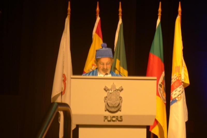 O profesor Miguel Zabalza, investido doutor honoris causa pola Pontifícia Universidade Católica do Rio Grande do Sul