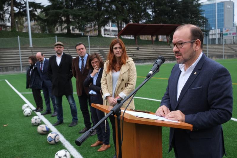 Abre de novo o campo de fútbol e rugby da USC