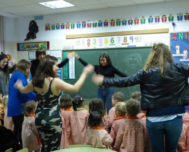 Alumnado de mestre en Educación Primaria explora as posibilidades pedagóxicas da música cun proxecto no colexio López Ferreiro