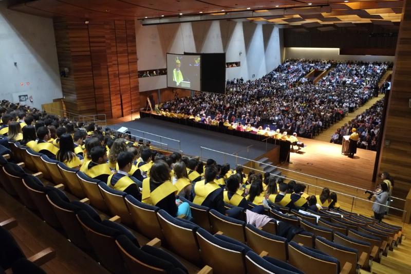 350 titulados e tituladas en Medicina celebraron a súa graduación