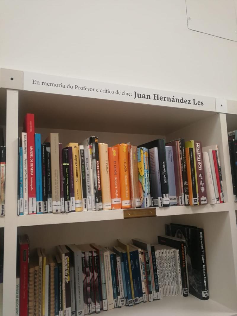 Sentida homenaxe ao profesor Juan Antonio Hernández Les da facultade de Ciencias da Comunicación 