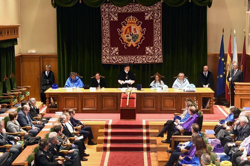 Nicholas Peppas e Ben Feringa súmanse á galería de doutores honoris causa da USC