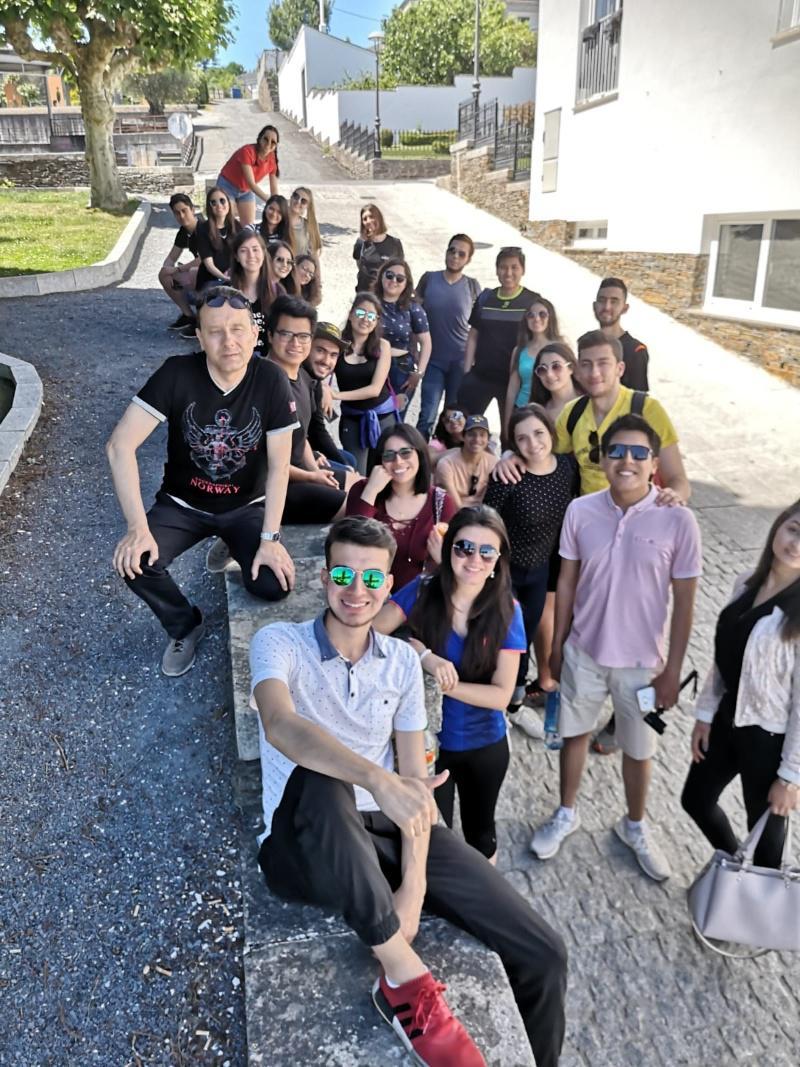 Estudantes internacionais do campus de Lugo completan a pé o tramo do Camiño desde Triacastela e Samos e visitan Portomarín