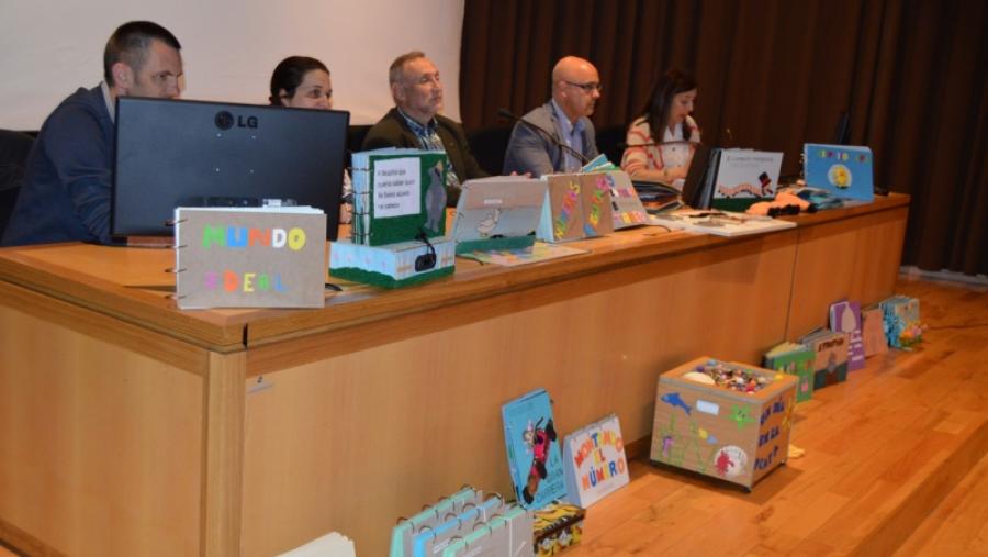 La ONCE recibe material educativo realizado en el Campus Terra de la USC La ONCE recibe material educativo realizado en el Campus Terra de la USC