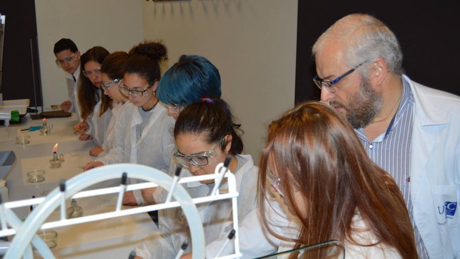 El ciclo 'Ciencia para nuevos investigadores' acercará 450 estudiantes de secundaria a la Facultad de Ciencias del Campus Terra de la USC El ciclo 'Ciencia para nuevos investigadores' acercará 450 estudiantes de secundaria a la Facultad de Ciencias del Campus Terra de la USC
