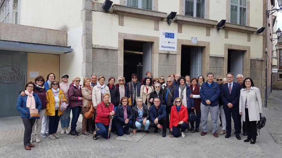 Estudiantes de la Universidad de Mayores de Extremadura visitan el Campus Terra de la USC en un programa de intercambio universitario Estudiantes de la Universidad de Mayores de Extremadura visitan el Campus Terra de la USC en un programa de intercambio universitario