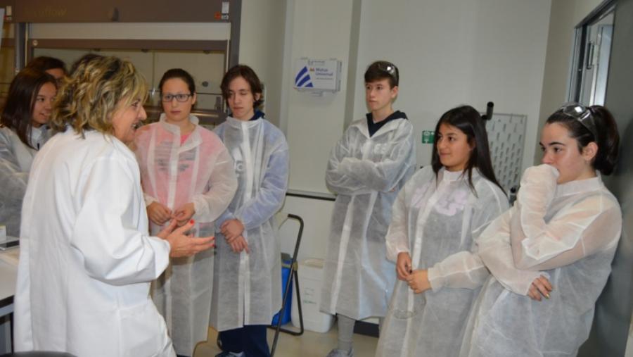 O ciclo ‘Ciencia para xoves investigadores’ achega 485 estudantes de ensino secundario á Facultade de Ciencias O ciclo ‘Ciencia para xoves investigadores’ achega 485 estudantes de ensino secundario á Facultade de Ciencias