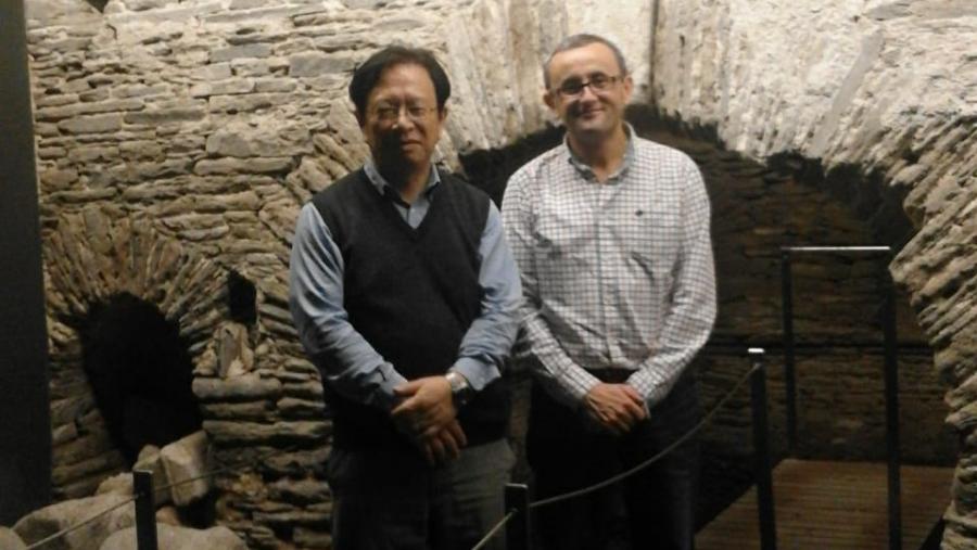 O profesor da Universidade de Kanazawa Seiichi Nakamura visita o Campus Terra da USC