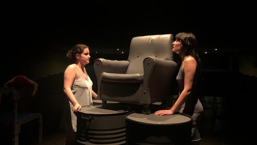 Escena da montaxe 'Casa de Ilusións', a cargo da compañía de teatro USC-Lugo Escena da montaxe 'Casa de Ilusións', a cargo da compañía de teatro USC-Lugo