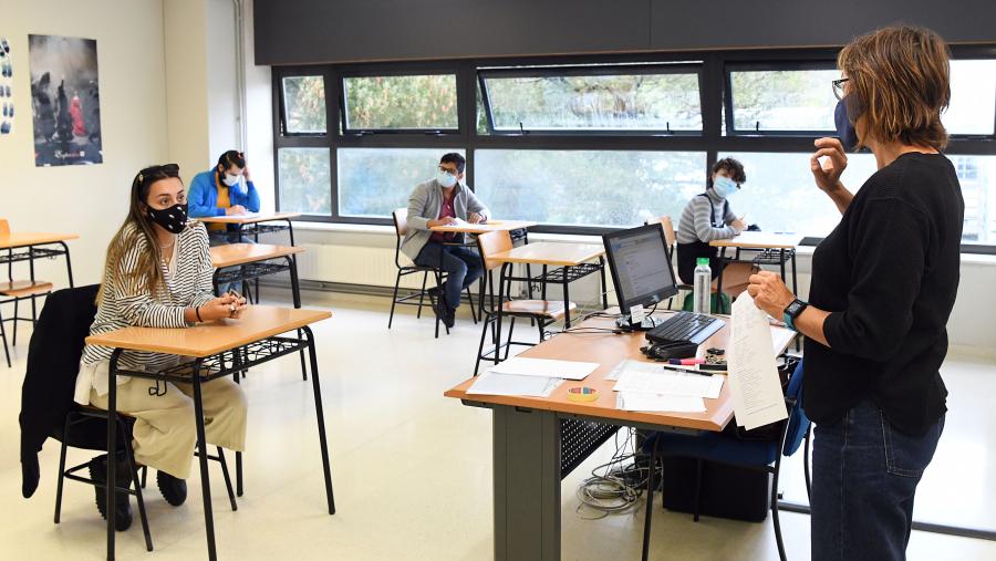 O único requisito para tomar parte nestes cursos é ter cumpridos 16 anos ou cumprilos no ano académico actual. FOTO: Santi Alvite O único requisito para tomar parte nestes cursos é ter cumpridos 16 anos ou cumprilos no ano académico actual. FOTO: Santi Alvite