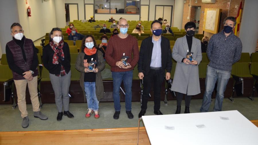 De esquerda a dereita, Eduardo Ochoa, Elena García, Begoña Pérez, Pepe Saavedra, Jesús Varela Zapata, Ana María Cancio e Rubén Arroxo, na biblioteca Nodal de Lugo De esquerda a dereita, Eduardo Ochoa, Elena García, Begoña Pérez, Pepe Saavedra, Jesús Varela Zapata, Ana María Cancio e Rubén Arroxo, na biblioteca Nodal de Lugo