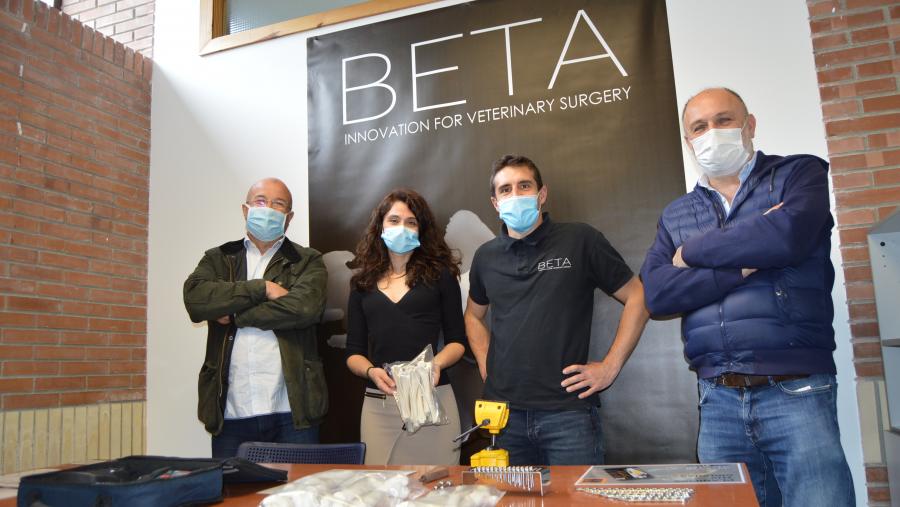 Os responsables da empresa Beta Implants, entre Antonio González Cantalapiedra e Gonzalo Fernández Rodríguez