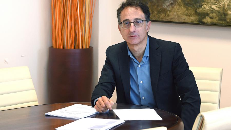 Ramón Ángel Bouzas Lorenzo (Boiro, 1967) é profesor titular do Departamento de Ciencia Política e Socioloxía. FOTO: Santi Alvite Ramón Ángel Bouzas Lorenzo (Boiro, 1967) é profesor titular do Departamento de Ciencia Política e Socioloxía. FOTO: Santi Alvite