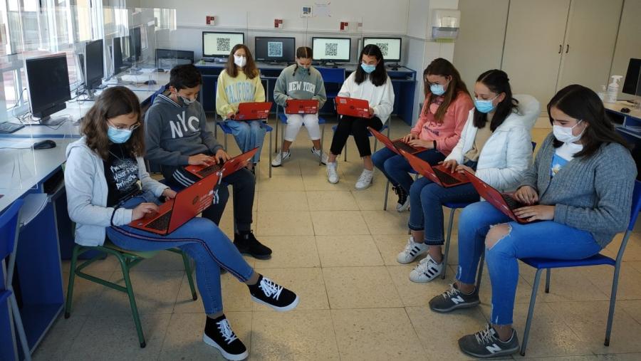 Coordinando este equipo de traballo e a implementación do proxecto en España, atópanse as profesoras da USC Beatriz Cebreiro López e Lorena Casal Otero Coordinando este equipo de traballo e a implementación do proxecto en España, atópanse as profesoras da USC Beatriz Cebreiro López e Lorena Casal Otero