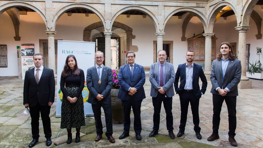 Foto de familia das persoas premiadas