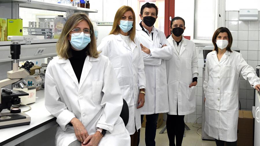De esquerda a dereita, Elena Pérez, Elena Cartea, Manuel Freire-Garabal, María Jesús Núñez Iglesias e Silvia Novío Mallón. FOTO: Santi Alvite De esquerda a dereita, Elena Pérez, Elena Cartea, Manuel Freire-Garabal, María Jesús Núñez Iglesias e Silvia Novío Mallón