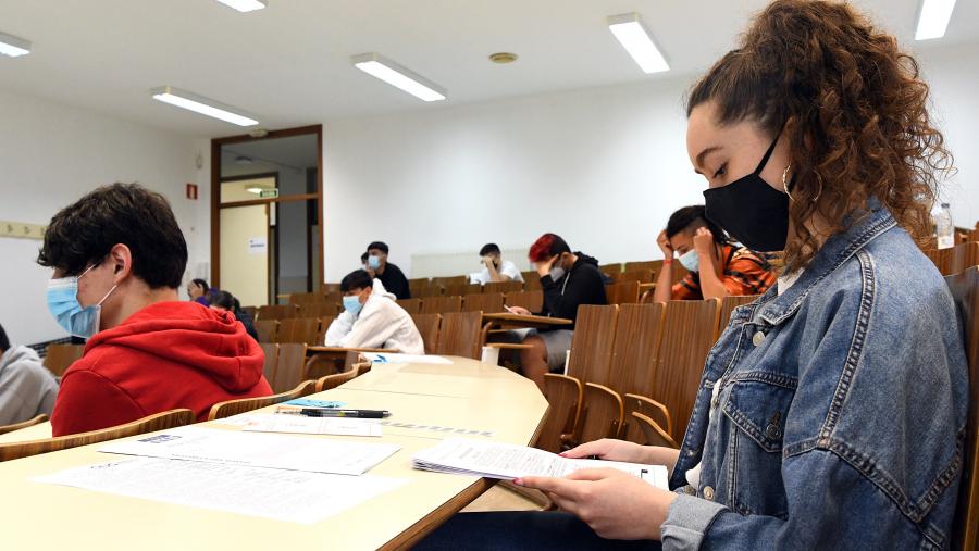 Nun correo electrónico dirixido ao conxunto da comunidade universitaria, o reitor Antonio López subliñou que a institución garantirá “como ata o momento, o cumprimento dos protocolos e normas que afectan á seguridade sanitaria nos espazos universitarios”. FOTO: Santi Alvite