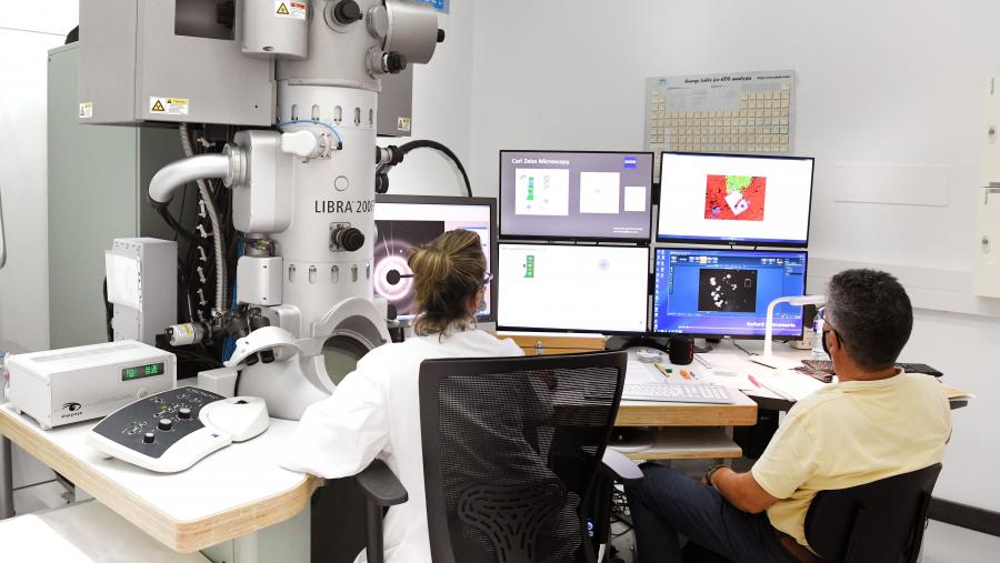 Promovida pola Área de Valorización, Transferencia e Emprendemento da USC (AVTE) e financiada polo Banco Santander, esta é unha iniciativa que busca avanzar no proceso de maduración de resultados de investigación. Imaxe de arquivo dun laboratorio da USC. FOTO: Santi Alvite Promovida pola Área de Valorización, Transferencia e Emprendemento da USC (AVTE) e financiada polo Banco Santander, esta é unha iniciativa que busca avanzar no proceso de maduración de resultados de investigación. Imaxe de arquivo dun laboratorio da USC. FOTO: Santi Alvite