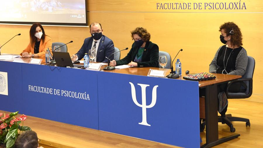 De esquerda a dereita, Rosa Álvarez, Antonio López, Mª José Sampedro e Marisa Salanova. FOTO: Santi Alvite De esquerda a dereita, Rosa Álvarez, Antonio López, Mª José Sampedro e Marisa Salanova. FOTO: Santi Alvite