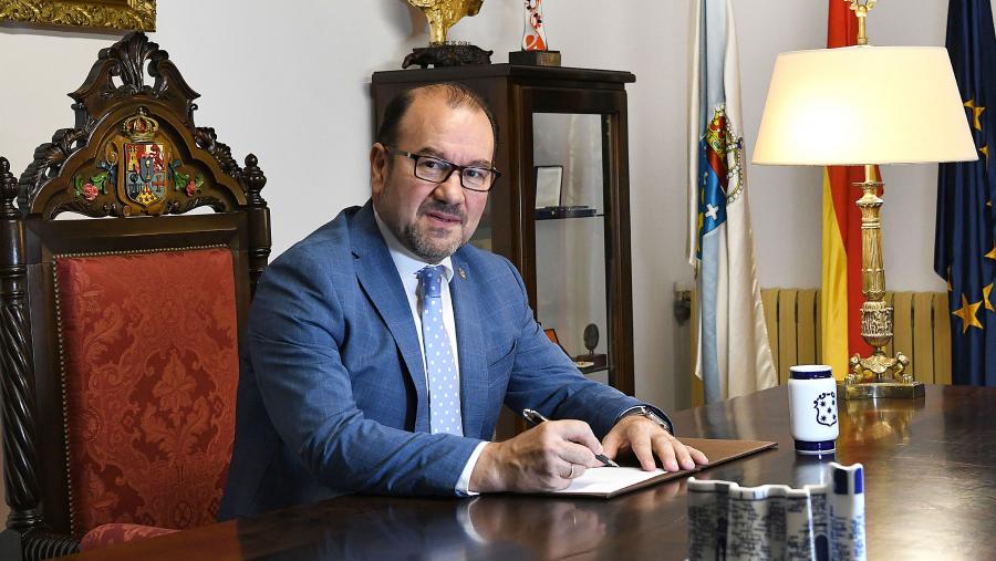 O profesor López, candidato único nestes comicios, obtivo 1.636 votos. FOTO: Santi Alvite