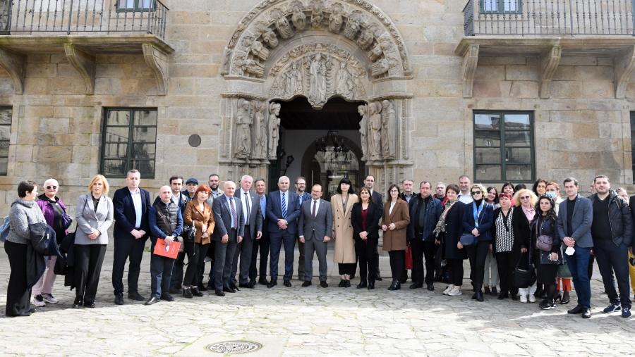 Foto de familia dos socios e socias do proxecto. FOTO: Santi Alvite Foto de familia dos socios e socias do proxecto. FOTO: Santi Alvite