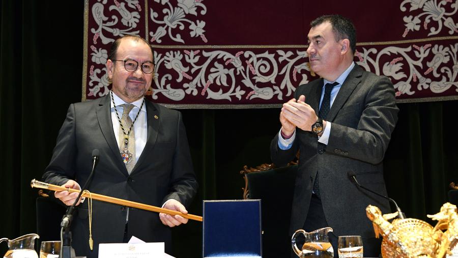 O reitor xunto ao conselleiro Román Rodríguez. FOTO: Santi Alvite
