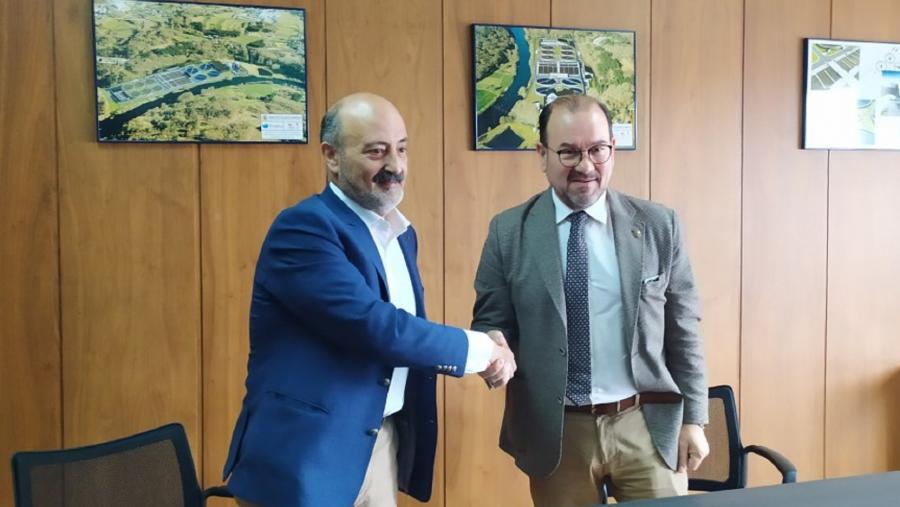 José Antonio Quiroga e Antonio López, trala sinatura do convenio entre CHMS e USC