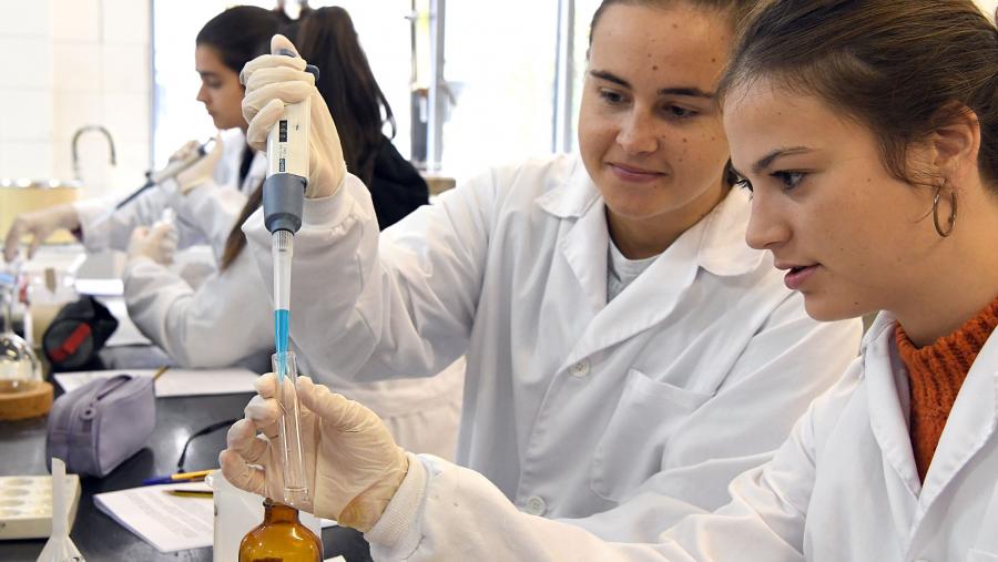 Imaxe de arquivo dun laboratorio da USC. FOTO: Santi Alvite