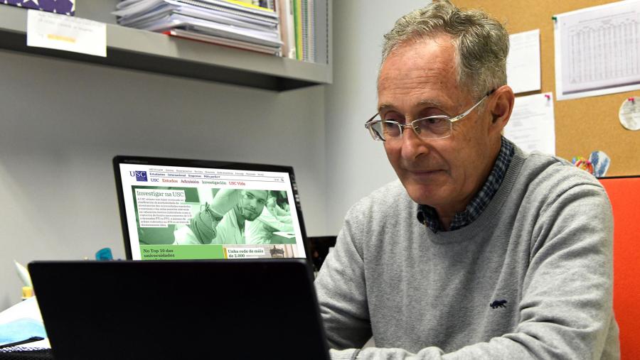O profesor Carracedo no seu despacho da USC. FOTO: Santi Alvite O profesor Carracedo no seu despacho da USC. FOTO: Santi Alvite