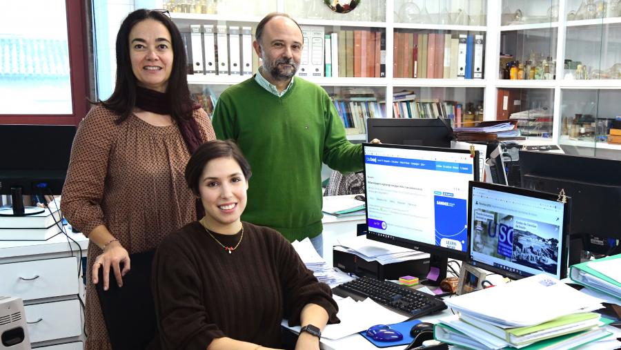Cristina Candal, en primeiro termo, é alumna do programa de doutorado de Epidemioloxía e Saúde Pública da Área de Medicina Preventiva e Saúde Pública da USC. A súa tese está dirixida polos profesores Mónica Pérez Ríos e Alberto Ruano Raviña, tamén autores deste traballo. FOTO: Santi Alvite Cristina Candal, en primeiro termo, é alumna do programa de doutorado de Epidemioloxía e Saúde Pública da Área de Medicina Preventiva e Saúde Pública da USC. A súa tese está dirixida polos profesores Mónica Pérez Ríos e Alberto Ruano Raviña, tamén autores deste traballo. FOTO: Santi Alvite