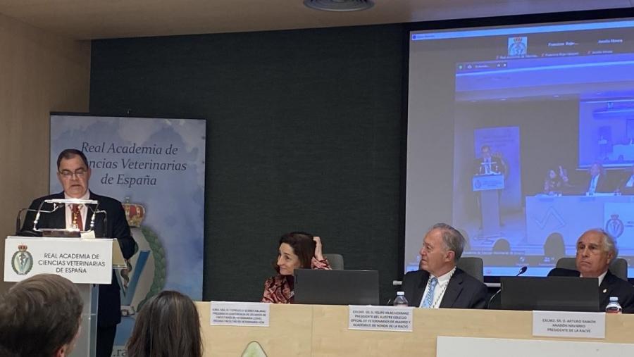O profesor de Historia da Medicina e da Ciencia da USC, Fernando Julio Ponte Hernando, é tamén académico numerario da Real Academia de Medicina de Galicia O profesor de Historia da Medicina e da Ciencia da USC, Fernando Julio Ponte Hernando, é tamén académico numerario da Real Academia de Medicina de Galicia