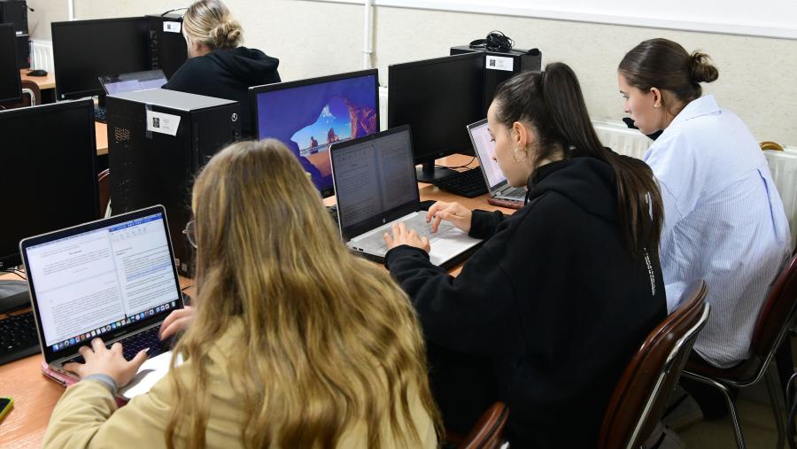 O consorcio asumiu como reto o desenvolvemento dunha nova metodoloxía educativa co apoio dunha plataforma intelixente. Imaxe de arquivo dunha clase práctica en Ciencias da Educación. FOTO: Santi Alvite O consorcio asumiu como reto o desenvolvemento dunha nova metodoloxía educativa co apoio dunha plataforma intelixente. Imaxe de arquivo dunha clase práctica en Ciencias da Educación. FOTO: Santi Alvite