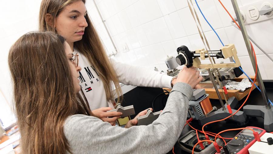 O documento salienta a necesidade de incrementar a presenza feminina no eido da Ciencia, Tecnoloxía, Enxeñaría e Matemáticas (CTEM). FOTO: Santi Alvite O documento salienta a necesidade de incrementar a presenza feminina no eido da Ciencia, Tecnoloxía, Enxeñaría e Matemáticas (CTEM). FOTO: Santi Alvite