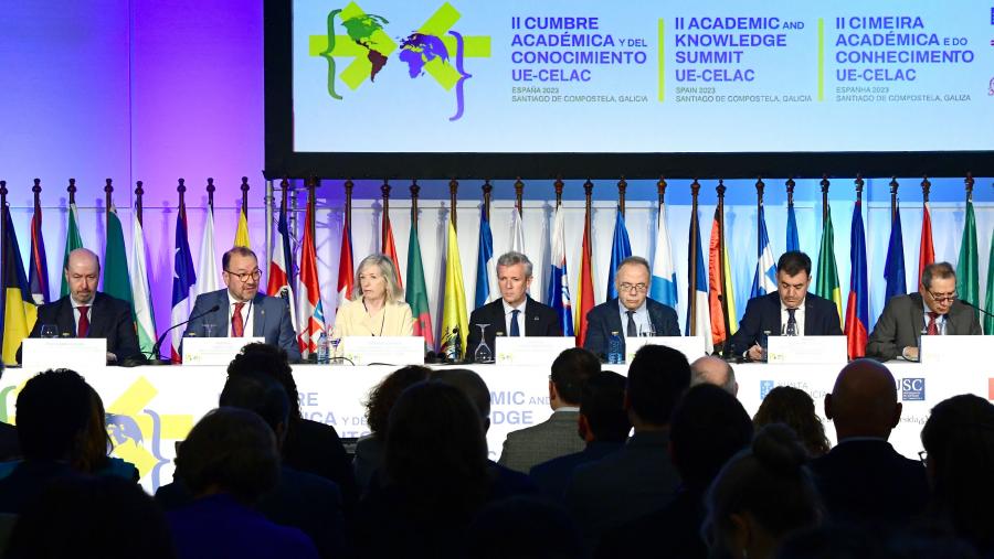De esquerda a dereita, Félix García Lausín, Antonio López Díaz, Stefania Giannini, Alfonso Rueda, Xosé A. Sánchez Bugallo, Román Rodríguez e Adrián Bonilla Soria. FOTO: Santi Alvite De esquerda a dereita, Félix García Lausín, Antonio López Díaz, Stefania Giannini, Alfonso Rueda, Xosé A. Sánchez Bugallo, Román Rodríguez e Adrián Bonilla Soria. FOTO: Santi Alvite